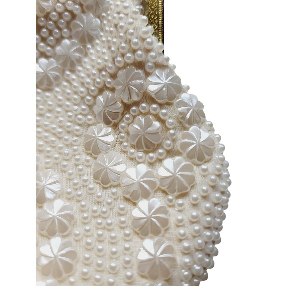 Vintage Cream Colored Pearlized Wrist Evening/Wedding Bag - Picture 3 of 12